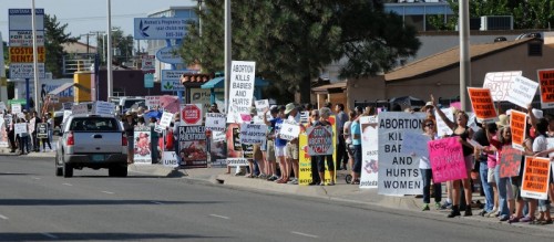 jt082215a/a sec/ jim thompson/ Hundreds of protestors against abortion lined San Mateo Blvd. NE in front of the Planned Parenthood offices Saturday morning. There was a small group of people protesting in favor of abortion to the right of the photo. Saturday, Aug. 22, 2015.(Jim Thompson/Albuquerque Journal.)